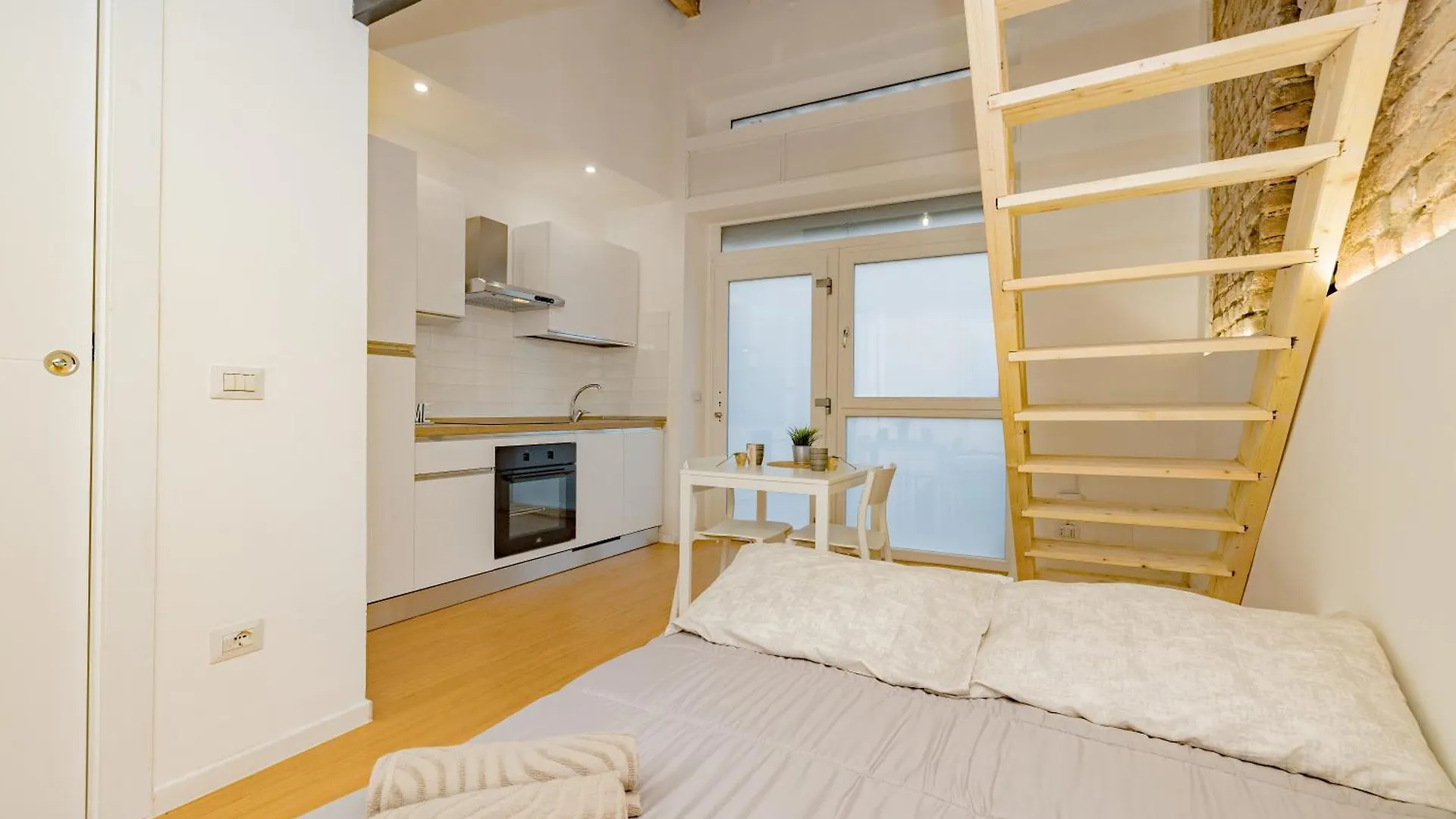 Apartment 1Cli19 -Duomo-Loreto- Central - Boho-Style Milan Italy